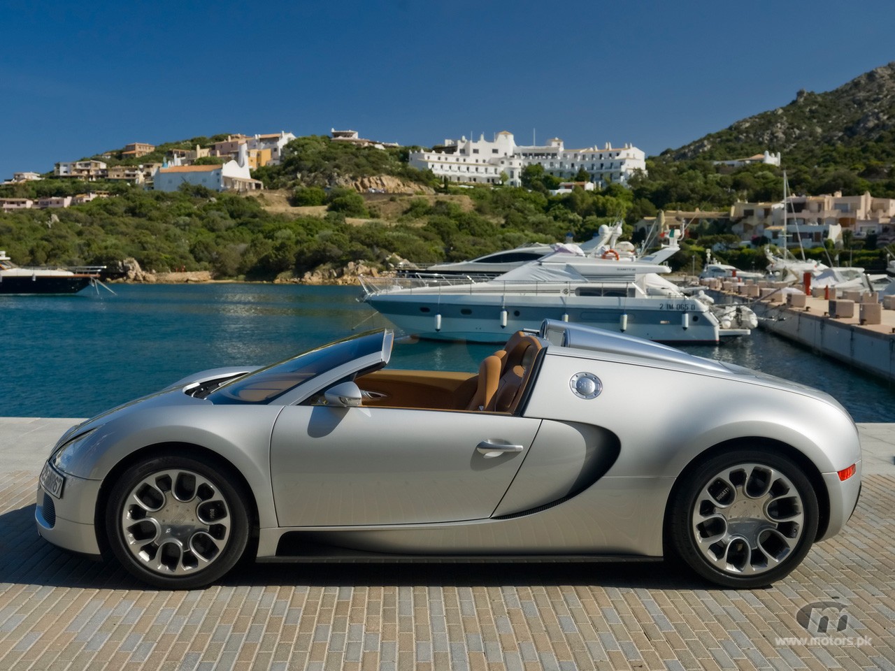 Bugatti Veyron-16.4 Grand Sport 4 side view